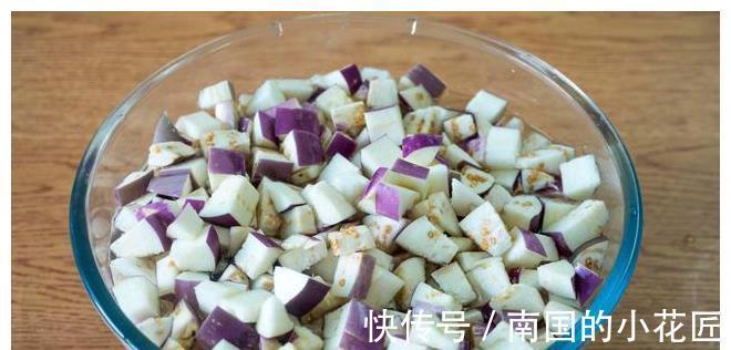 卤汁|茄子和面条一起做,原来这么好吃,比炸酱面还过瘾,每次都光盘!