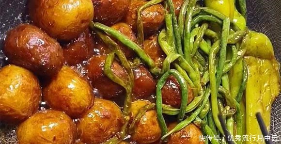 黄豆酱|夏季,这三样食材真搭,不炒不凉拌,放锅中加水一炖,太下饭了!