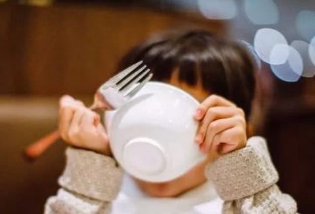 儿科医生|儿科医生孩子出现这3现象,是在长个子,家长别当成“坏毛病”