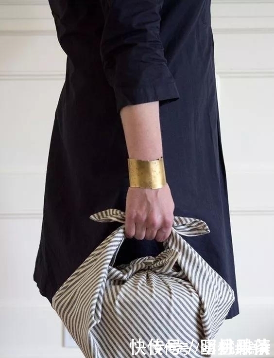 高颜值|一块布打两个结,变身大容量高颜值收纳包,几十种折法好强大