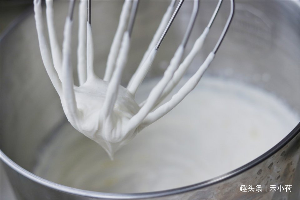 婆婆买一箱芒果吃不完,做成蛋糕香甜细腻,女儿一口气吃3块