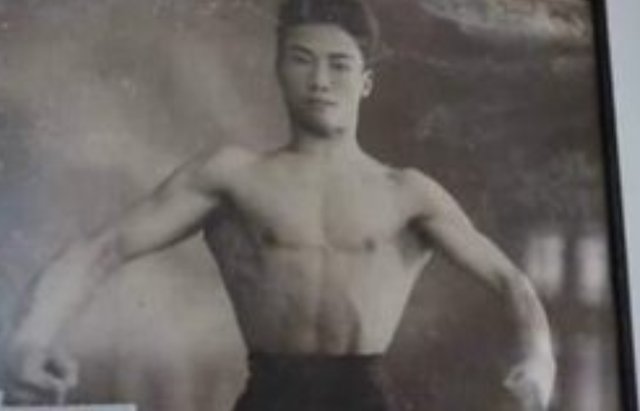 老爷爷|103岁的“肌肉爷爷”，眼不花，手不抖，或许这就是健身的功劳