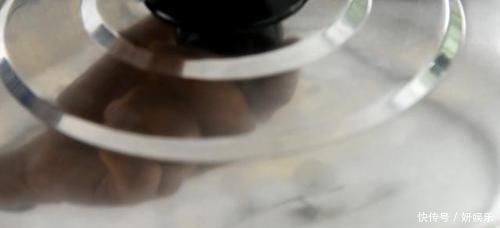 鲈鱼最经典的做法，鲜嫩可口，汤鲜味美，学会了又是一道硬菜