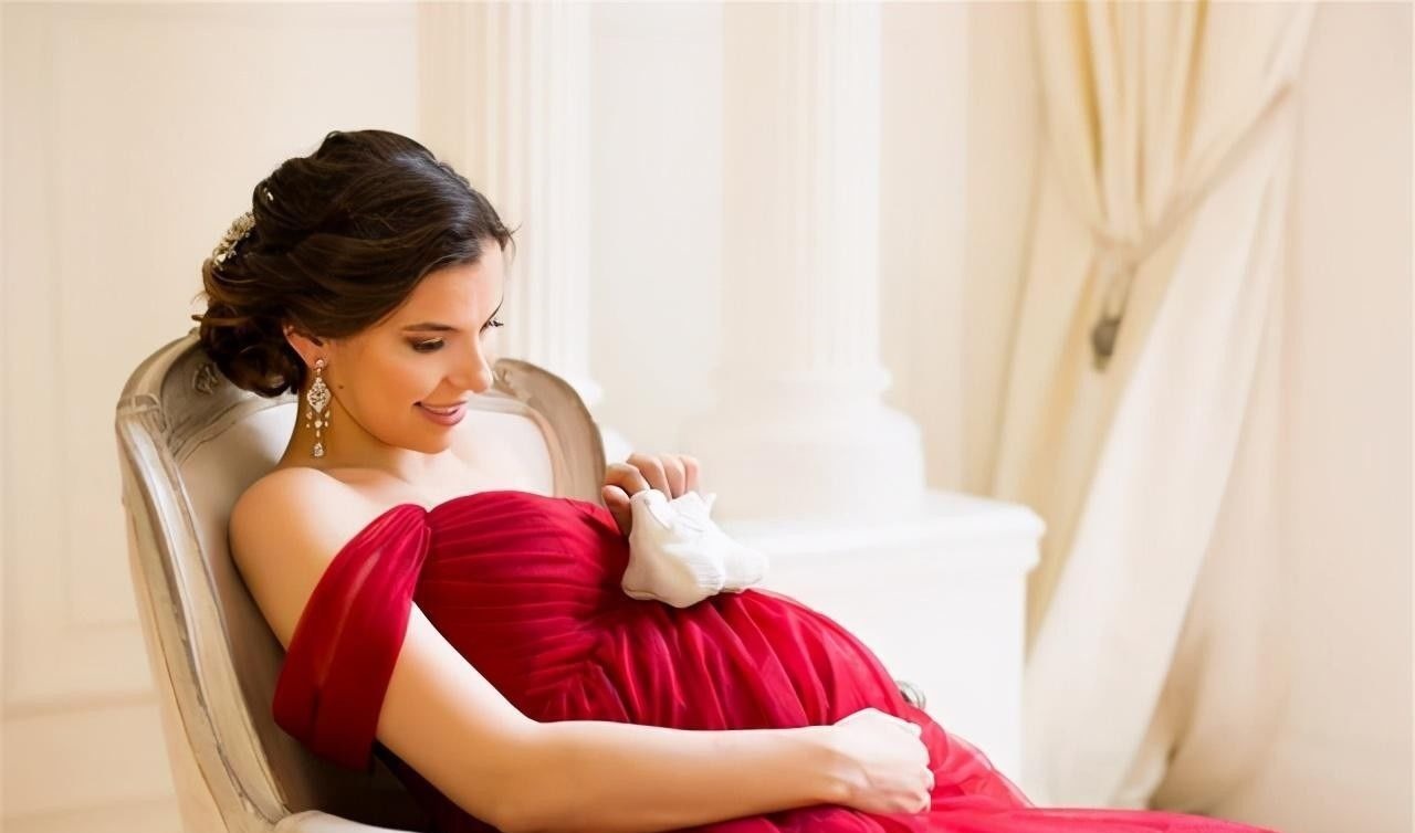 肚子|孕妇肚子能不能随便摸?孕妈当心,出现这4种情况尽量少摸肚子