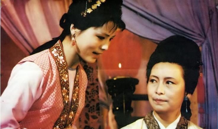 红楼梦|除了袭人,王夫人还给宝玉内定了另一个姨娘她是谁