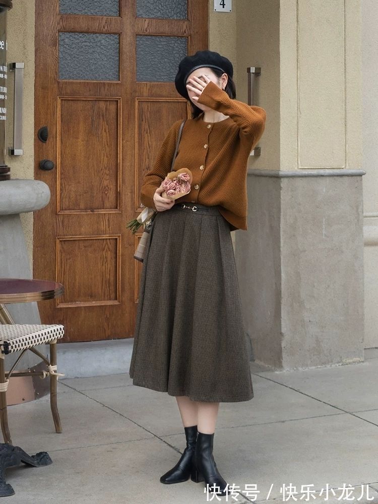 半身裙 今年流行针织衫搭配半身裙,日常简约又保暖,当成内搭也洋气