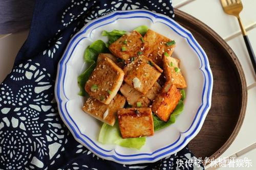 难怪|葱煎豆腐,先炒葱,还是先煎豆腐大厨都不对,难怪豆腐不入味