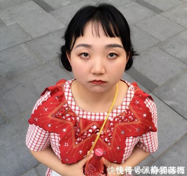 直发|圆脸的女生尽量避开中分,显脸大还俗气,这4款发型更适合你