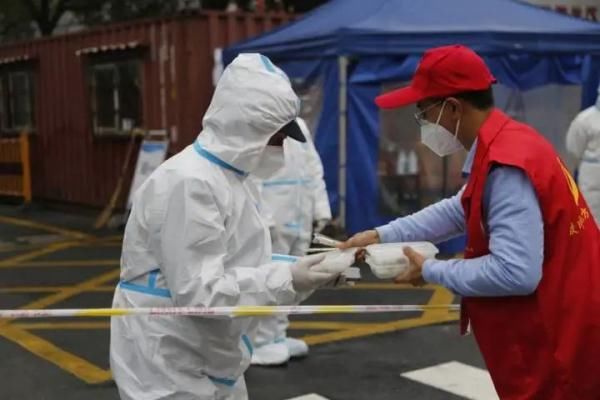 蛟川街道|“叔叔阿姨，吃了可以变超人哦！” 冬至日的五彩汤圆超级甜