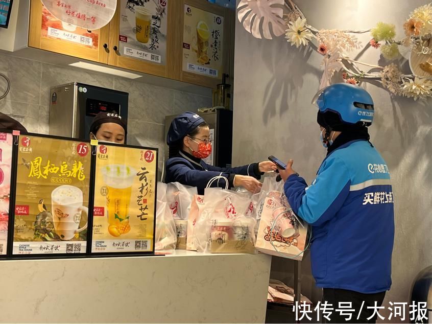 中风险|“全国最小中风险区”恢复营业成网红店：次密接者专程赶来打卡