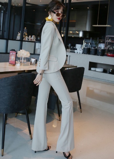 高跟鞋 都市白领修身职业装打扮气质端庄,提升你的职场魅力