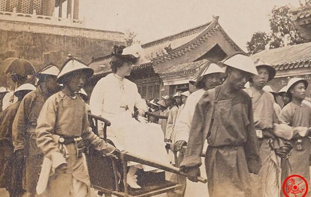 当街|清末老照片:慈禧太后在颐和园赏雪,八国联军当街欺辱妇女