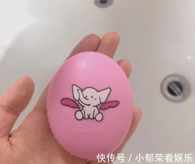 洗面奶|刚打湿脸就涂洗面奶,难怪黑头越长越多,告诉你正确的洗脸方法