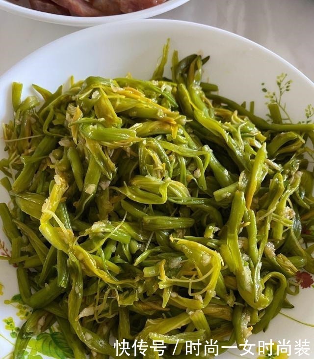 向往的生活|岳云鹏晒出了午餐,最爱吃的饺子成了配角,评论区留言让人爆笑