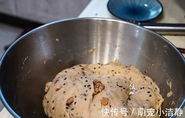 家里有面粉,试试这样做,比包子简单,好吃又健康,当早餐更营养