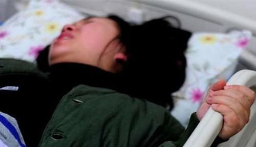 产妇|顺产6小时生下孩子,“砰”的一声,先推出来的却并非产妇