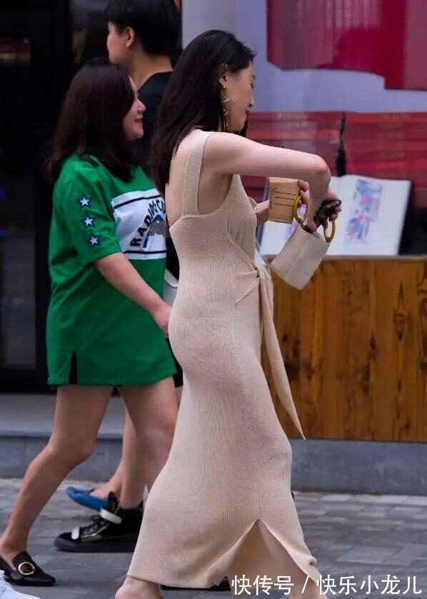 小姐姐 现在的小姐姐真的太会穿搭了,很有灵气