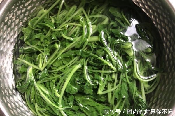 萝卜缨|“天然开塞露”被发现,通便滑肠,一次吃一盘,轻松排空黑宿便!