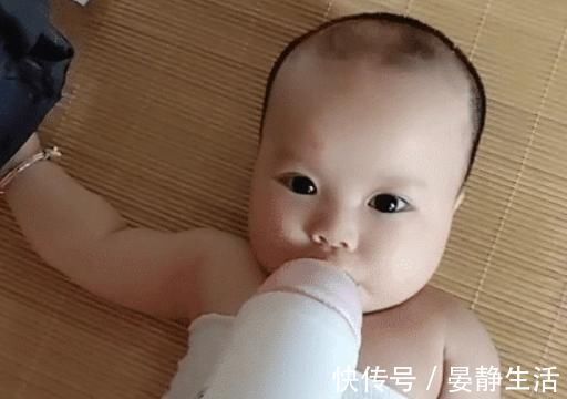 奶爸|“爸爸带娃,只要活着就好”,奶爸臭袜子用处多,花式喂娃火了