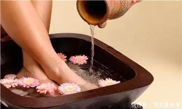 晚上热水泡脚,害了多少中国人?很多真相只有医生知道