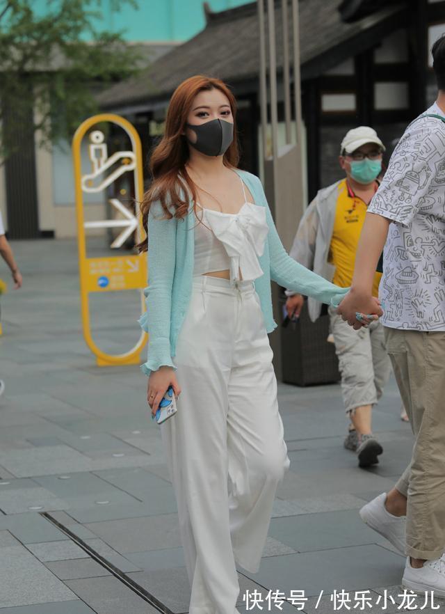 穿搭 学会放弃深沉的黑色，早春白色搭配更优雅，轻松变得更年轻