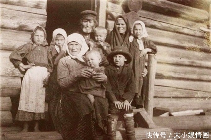住民|上世纪初西伯利亚的住民生活，帽子和怀表是当地人的奢侈物件