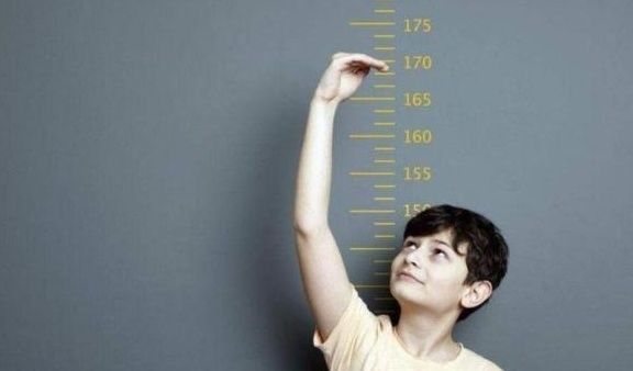 长高|孩子是长得矮还是长个晚?父母从这几点就可以判断出来