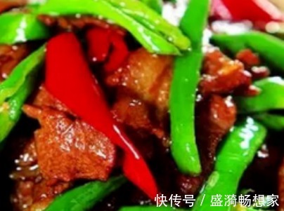 出锅色泽漂亮超有食欲，鲜辣干香，汤汁下饭，爷俩吃的那叫一个香