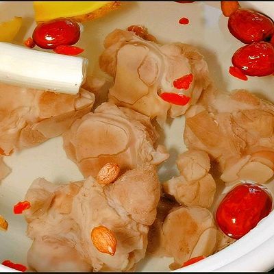 红枣枸杞|小骨粉丝汤