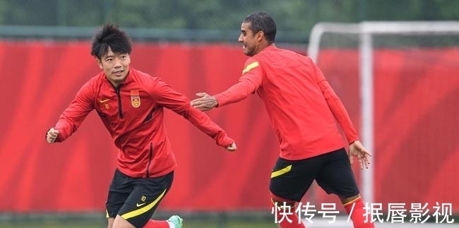 国足|国足史上最弱的10号球员?吴曦蒿俊闵都不敢尝试,李铁真看错人了
