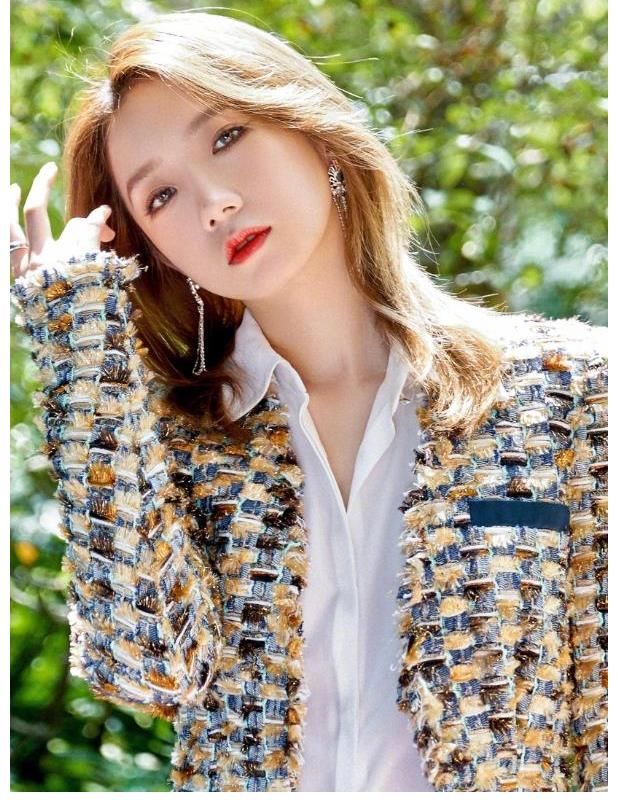 黑色系|真服了孟美岐，藍色膠布綁腳上當(dāng)鞋子穿，這誰模仿得來