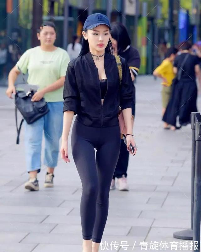 人间的天使 深灰瑜伽裤配个性夹克的穿搭,高级时尚又清爽利落