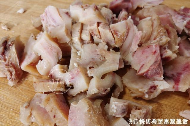 请朋友在家吃饭,花150元做了六道菜,去餐馆吃最少要几百元