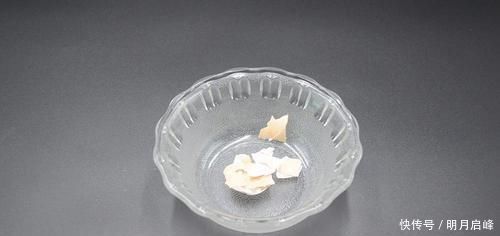 家里有养花的抓紧看看，学会这招，不烂根不生虫，花草越长越茂盛