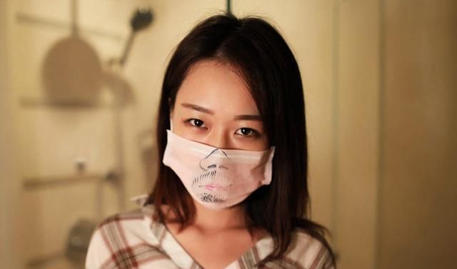 笑语盈盈|他画个“嘴套”就出门,网友大笑,专家:自作聪明