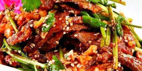 美食推荐：花生炖猪蹄，麻辣孜然排骨，香菜酱拌牛肉，剁椒炒鸡胗