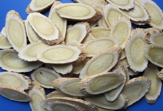 黄芪|黄芪配一物,每天喝一杯,排除湿气,呵护子宫,皮肤也越来越红润