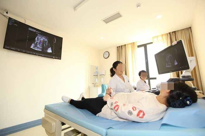 反感|孕妈去产检时,最好别对医生说这些话,他不仅不会回答还会反感你