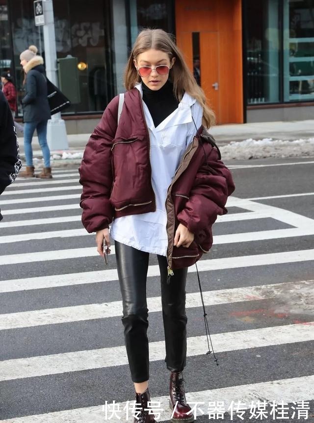 总选|羽绒服别总选黑白灰!2021五大流行色,显白又气质,早穿早美