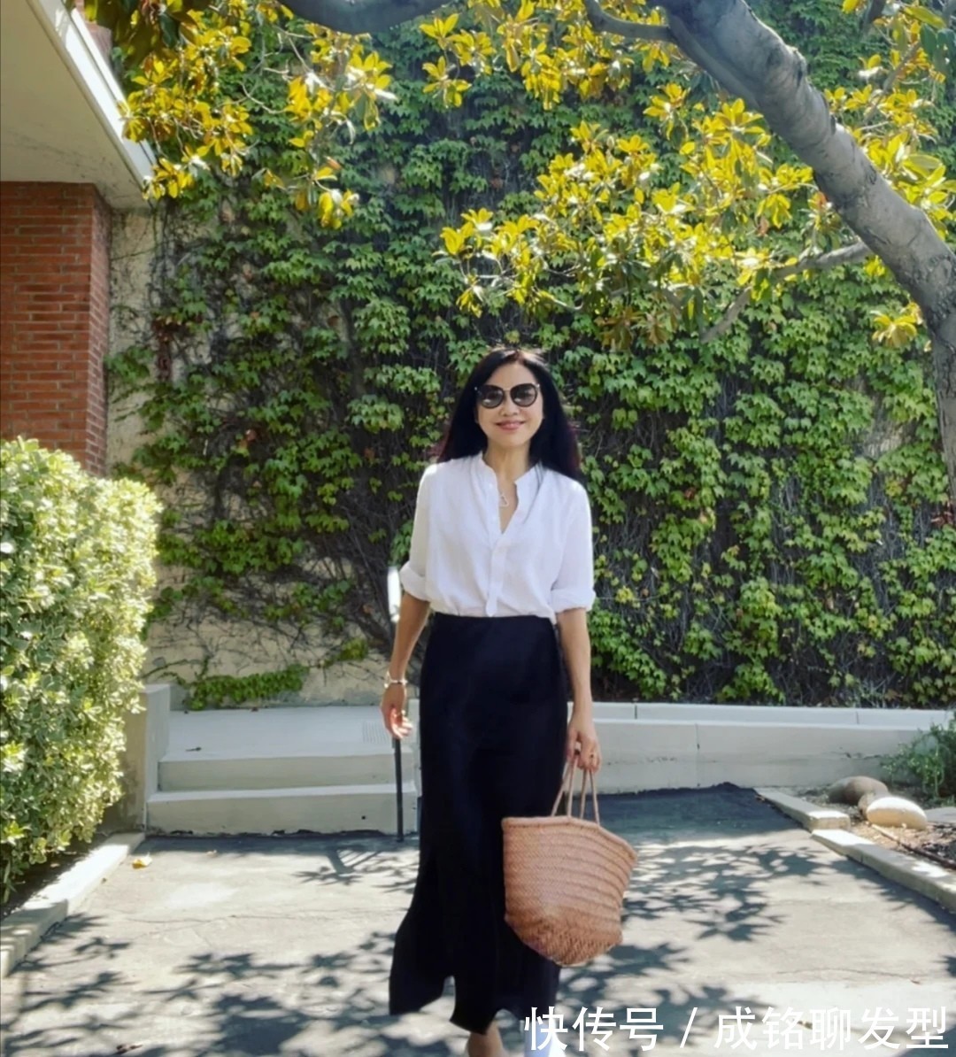 无龄感|女人会穿必然与众不同,52岁博主优雅大气的穿搭,美得别有韵味