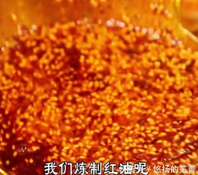 如何把红油炼制的又红、又香又辣,需要放3种辣椒,炼制分3个过程
