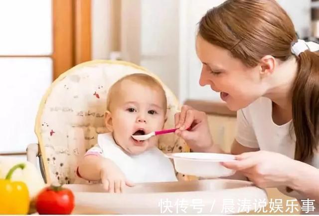 婴幼儿|宝宝过早吃成人饭,不是宝宝能干,是你把宝宝往死里坑