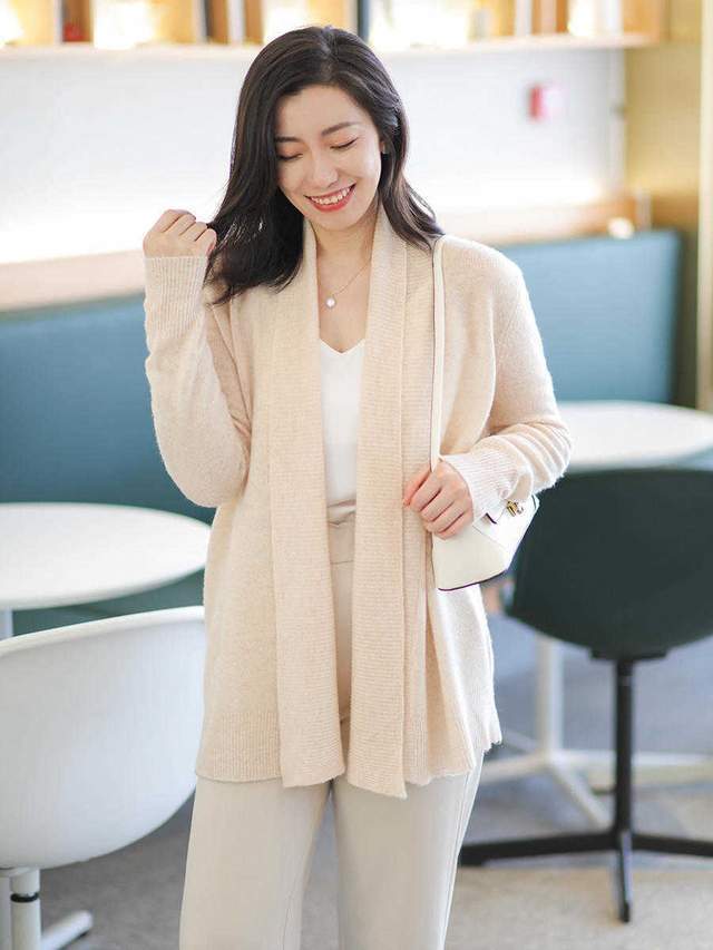 我们不一样|优雅不分年龄,条纹衬衫搭配阔腿裤显高又显瘦,还能提升气质感