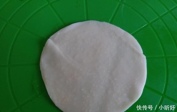 必不可少|中国姑娘在国外卖小吃,30元一份,1天卖500份,老外吃不腻