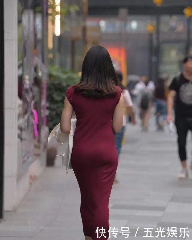 贴身束腰的针织裙，拯救你的“小肚腩”，胖女孩不容错过