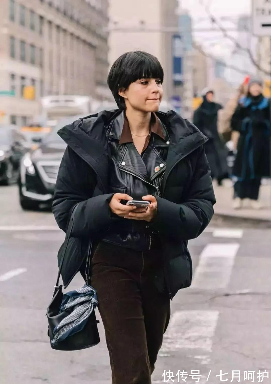 减龄 适合中年女人的“黑羽绒服”穿搭,不老气、不显胖,体面又减龄