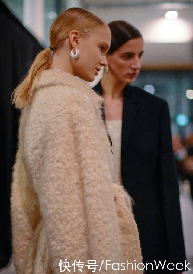 气质|低马尾的时尚超乎你的想象,任何风格无缝衔接,体现十足的魅力