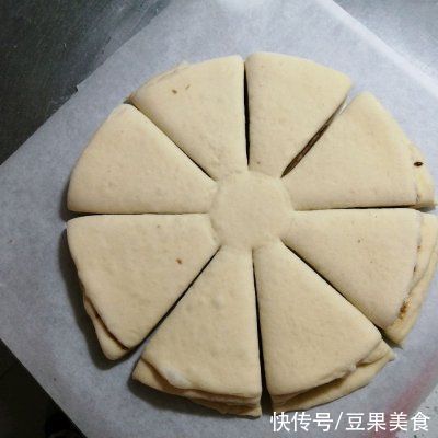 简单易做雪花肉桂面包！全家人都爱