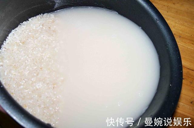 板结|入冬后,盆土变成“铁板石”,多用这两种水浇花,就能明显缓解!