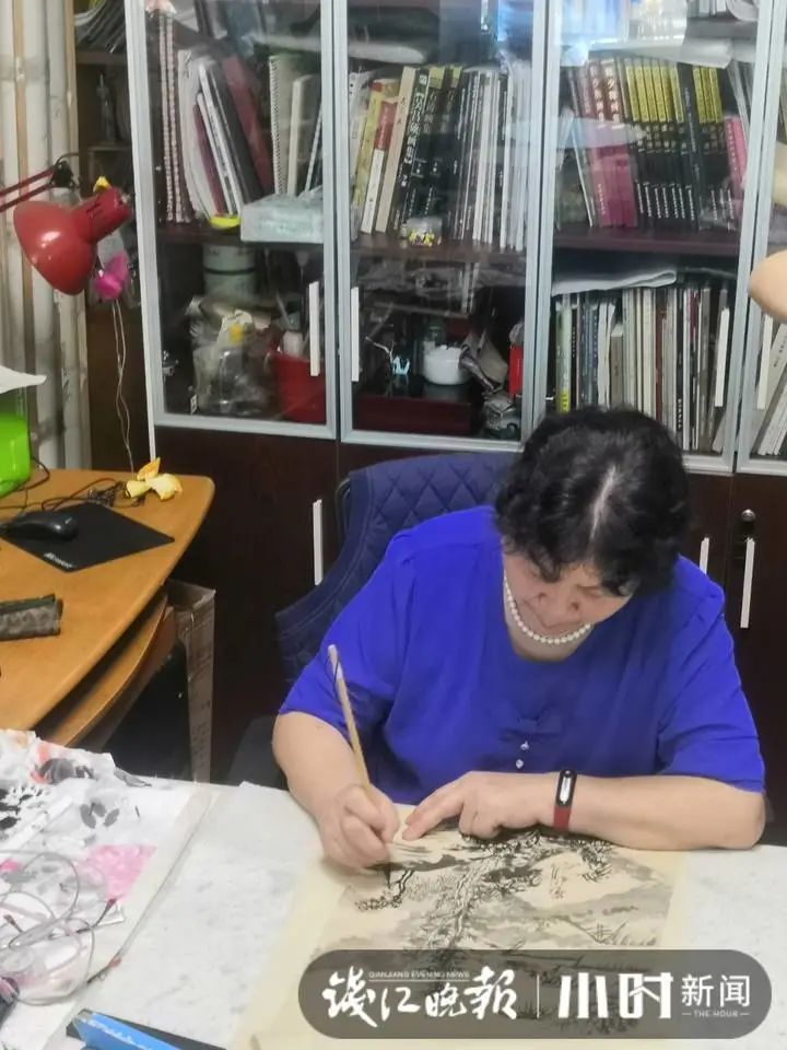 画室#70岁奶奶的滚烫人生:拿下中国美院双学位,和00后小女生同寝室